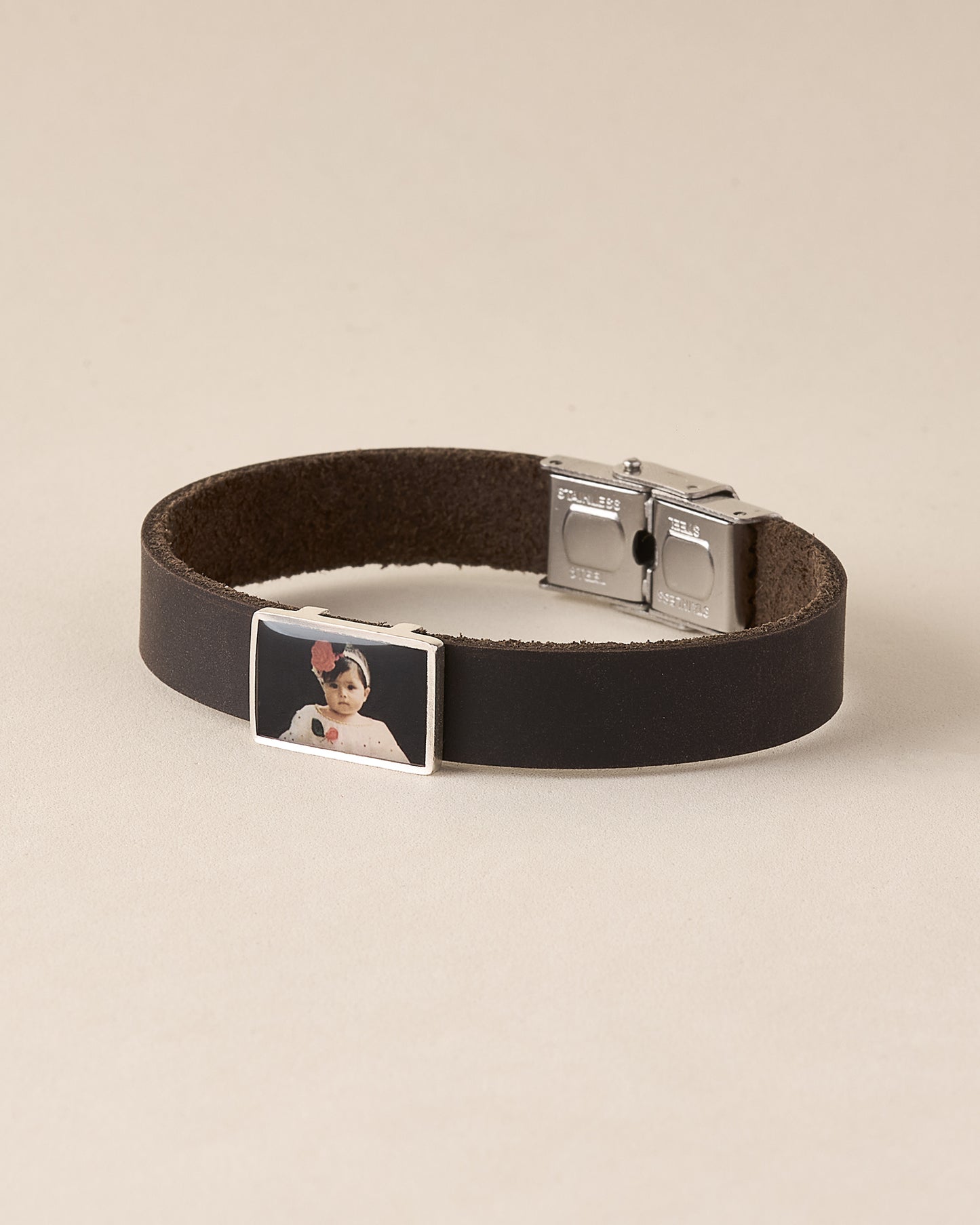 Pulsera de cuero una fotografía